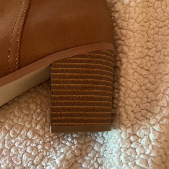 Booties - Picture 4 of 4